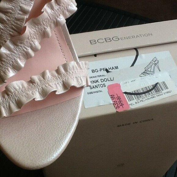 new Sz 9 BCBG Generation PELHAM Ruffled Leather Sandals - Picture 7 of 9